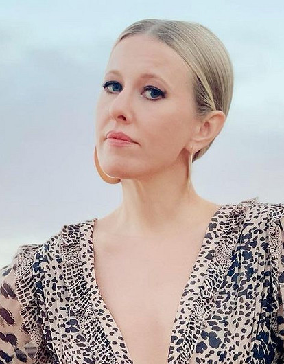 «Служит силам зла»: Ксения Собчак ответила на оскорбления Кати Гордон (видео)