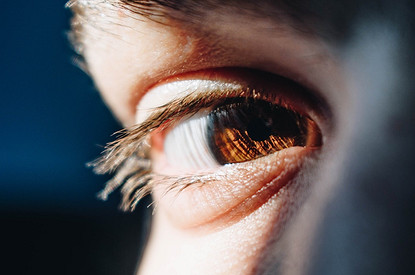 Что делать, чтобы глаза чаще уставали: 5 вредных советов