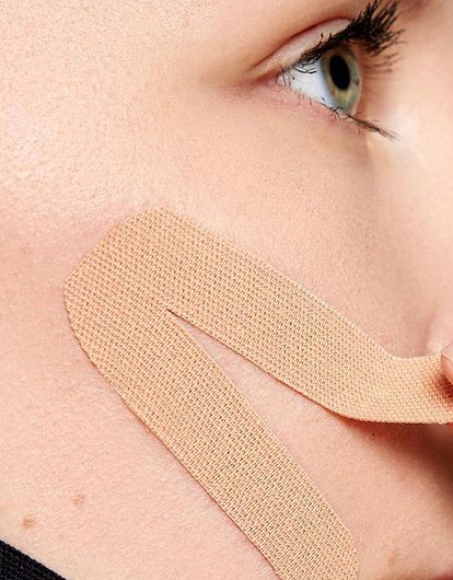 Тейпирование лица: что это такое и правда ли метод работает