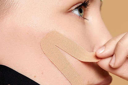 Тейпирование лица: что это такое и правда ли метод работает