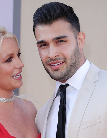 Бритни Спирс показала обручальное кольцо с внушительным бриллиантом