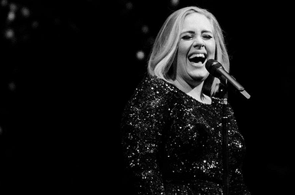 Адель попала в объективы фотокамер со своим новым возлюбленным