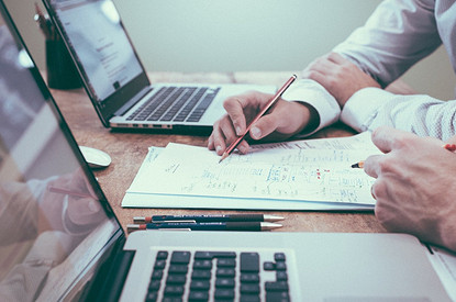 Львам нужно навести порядок в делах, а Весам — задуматься о своем бизнесе: карьерный гороскоп на август 2021 года