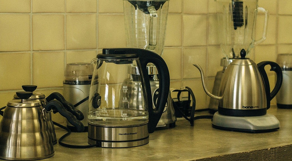 Как очистить чайник от накипи: 9 способов удалить налет в домашних условиях (видео)