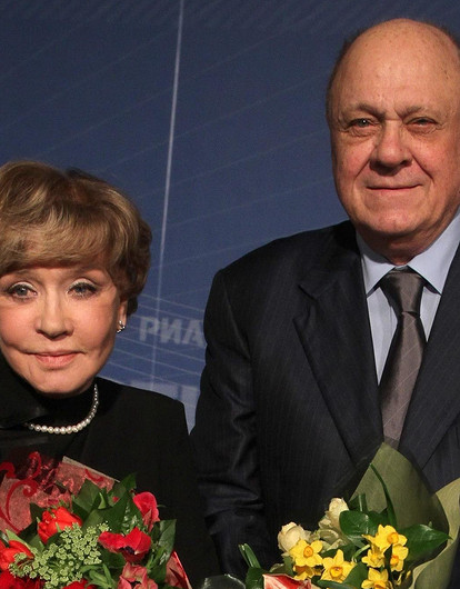 Заболевшая коронавирусом Вера Алентова попала в реанимацию после смерти мужа