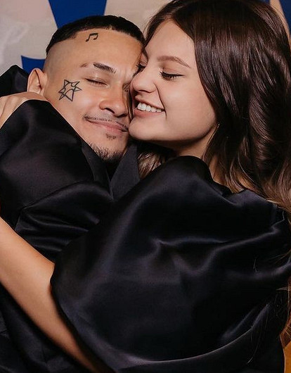 Моргенштерн сделал предложение девушке в одних трусах (видео)