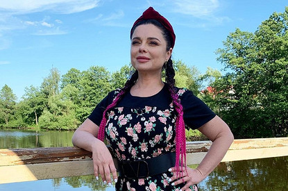 Обвиняемая в краже драгоценностей Наташи Королевой сбежала из страны