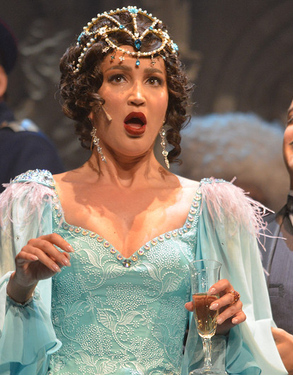 Ольга Бузова ответила Безрукову, который высмеял ее после спектакля во МХАТе