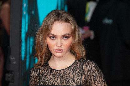 Дочь Джонни Деппа засняли с новым парнем