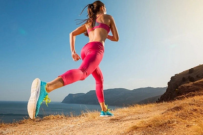 Топ женских беговых кроссовок: выбираем лучшую экипировку со спортивным врачом и фитнес-тренером