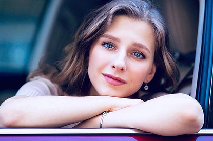 «Еще в клинике»: Лиза Арзамасова раскрыла подробности родов