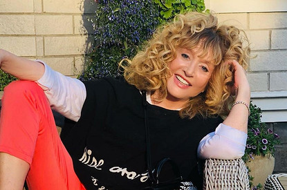 «Не улыбаться что ли?»: Алла Пугачева показала свои морщинки на честном фото