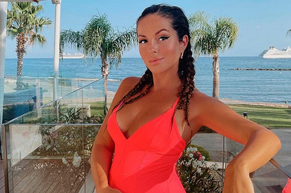 Ужин при свечах у моря: Нюша выложила снимки со дня рождения на Кипре