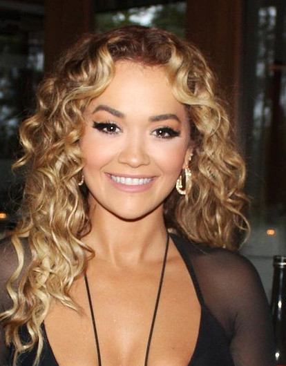 Рита Ора, Кристен Стюарт, Кейт Бекинсейл и другие повеселились на дне рождения Тайки Вайтити