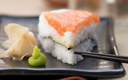 Суши-торт с красной рыбой