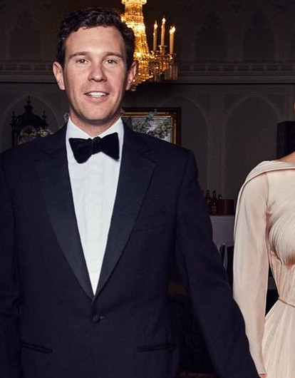 Мужа принцессы Евгении засняли с полуобнаженными моделями на яхте