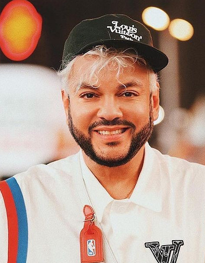 Филипп Киркоров похвастался сумкой-самолетом Louis Vuitton за 2,8 миллиона рублей