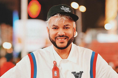 Филипп Киркоров похвастался сумкой-самолетом Louis Vuitton за 2,8 миллиона рублей