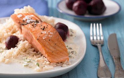 Жареный лосось с отварным рисом