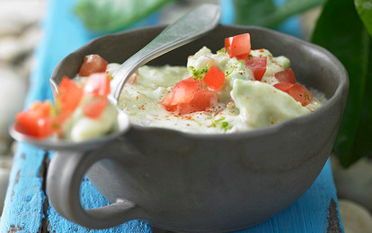 Соус из авокадо с помидорами