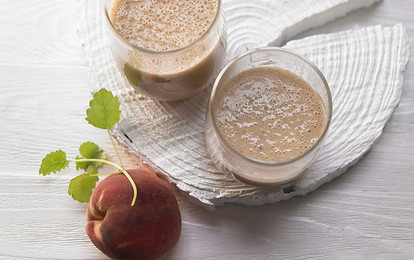 Персиковый коктейль с имбирем и сельдереем