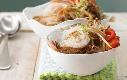 Азиатская лапша с ростками фасоли