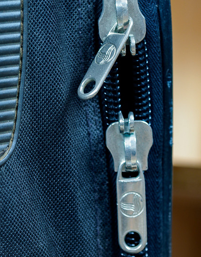 Как самостоятельно починить молнию: на сумке, рюкзаке и одежде (видео)