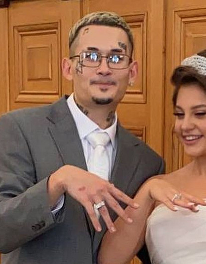 Драка, ОМОН и невеста на коне: как прошла свадьба Моргенштерна (видео)