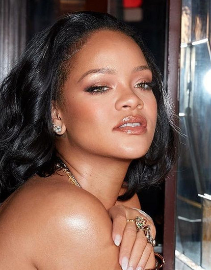 Рианна заработала миллиард и стала самой богатой певицей в мире по версии Forbes