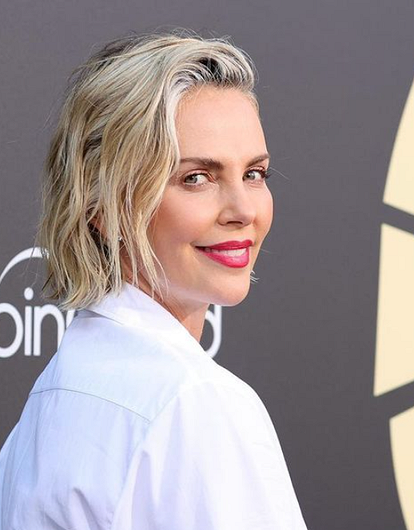 Шарлиз Терон продемонстрировала отличную фигуру в бикини