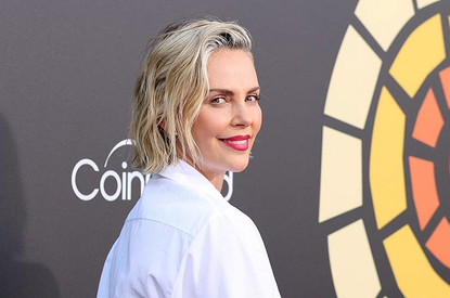 Шарлиз Терон продемонстрировала отличную фигуру в бикини