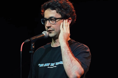 Стендап-комика Идрака Мирзализаде арестовали на 10 суток за шутку про русских