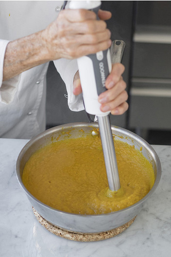 Тыквенный крем-суп с копченой колбасой - фото шага 6