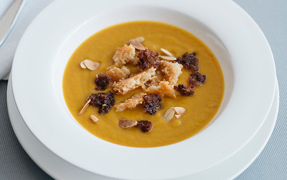 Тыквенный крем-суп с копченой колбасой