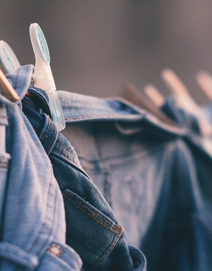 Стирать или морозить: 5 правил для ухода за джинсами, которые ты могла не знать