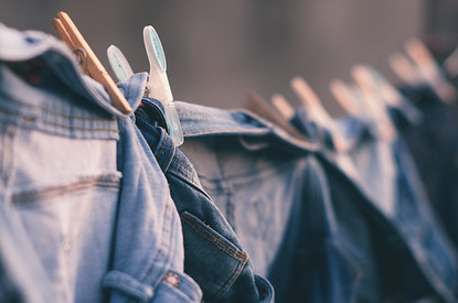 Стирать или морозить: 5 правил для ухода за джинсами, которые ты могла не знать