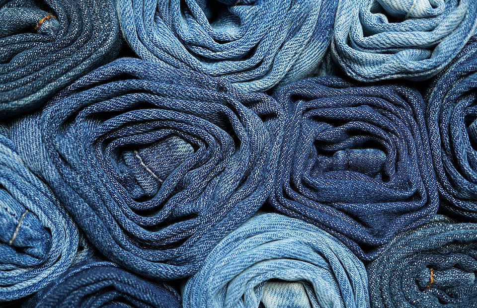 Стирать или морозить: 5 правил для ухода за джинсами, которые ты могла не знать
