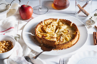 Шарлотка классическая с яблоками и не только: 8 вкусных и необычных рецептов