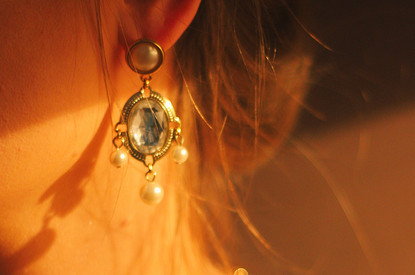 «Осторожно, у него пистолет!»: как не нужно прокалывать уши детям и взрослым (и почему)