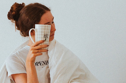 Мешки под глазами и проблемы с желудком: как это связано — объясняет нутрициолог