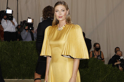 Ярче всех: Мария Шарапова в золотом платье на Met Gala