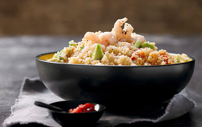 Салат с кускусом и креветками