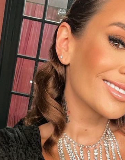 Начали отниматься ноги: Айзу увезли в больницу