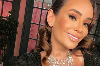 Начали отниматься ноги: Айзу увезли в больницу