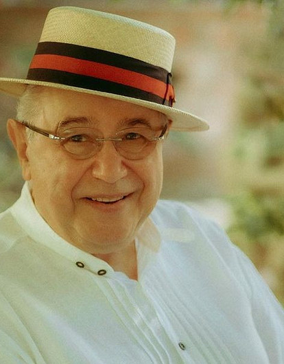 «Жизнь продолжается»: Евгений Петросян показал трогательный снимок с молодой женой и сыном в честь дня рождения