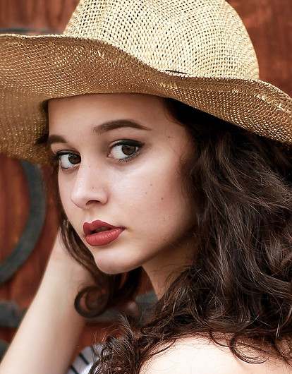 Деловой, спорт-шик или ретро: какой стиль в одежде предпочитают женщины разных знаков зодиака