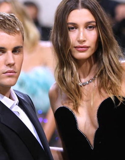 «Вышло неловко»: Хейли Бибер столкнулась с экс-бойфрендом