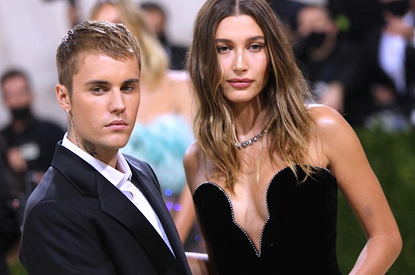 «Вышло неловко»: Хейли Бибер столкнулась с экс-бойфрендом