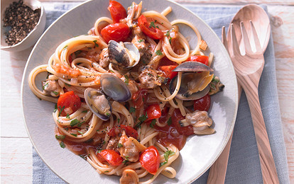 Паста с помидорами черри и мидиями