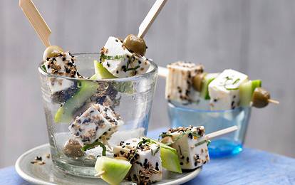 Канапе с сыром и огурцом